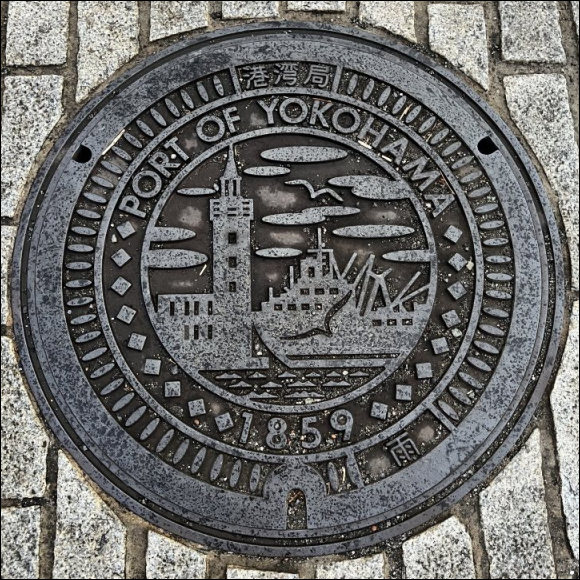 manhole cover - Yokohama port design - natural metal